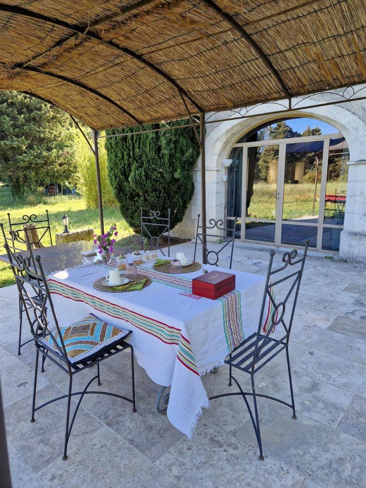 Ancien Mas Du Moulin Bed & Breakfast Eygalieres  Exterior photo